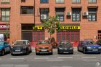 Retail for rent at Avenida Abrantes, 46, Carabanchel, Madrid, 28025 with car, window, building, automotive parking light, wheel, land vehicle, tire, vehicle, infrastructure and vehicle registration plate around