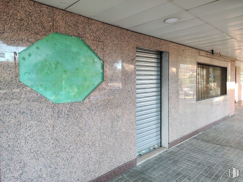 Retail for rent at Plaza Valle del Nalón, 9, Rivas-Vaciamadrid, Madrid, 28529 with window blind, paint, floor, wall, art, brick, shade, flooring, ceiling and tints and shades around