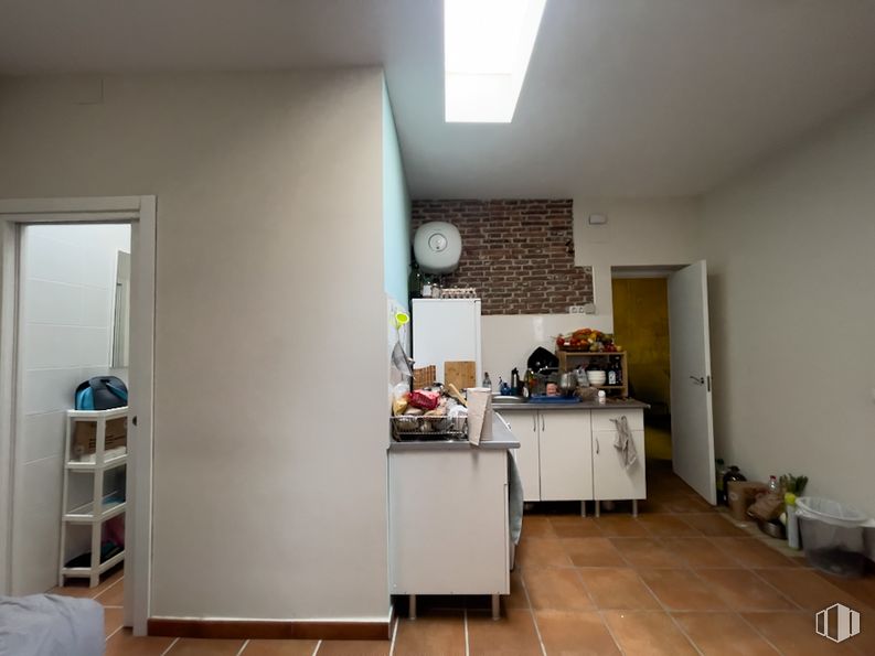 Local en venta en Avenida Ciudad de Barcelona, 178, Retiro, Madrid, 28007 con ebanistería, edificio, planta de interior, madera, accesorio, sala de estar, mesa, suelo, puerta y pared alrededor