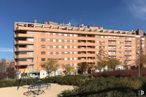 Retail for sale at Paseo Ginebra, 35, San Blas - Canillejas, Madrid, 28022 with building, sky, plant, window, cloud, urban design, tree, tower block, vegetation and condominium around