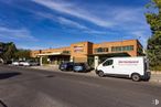 Industrial for sale at Zona Hospital, Móstoles, Madrid, 28025 with van, building, cloud, sky, wheel, tire, car, vehicle, tree and motor vehicle around