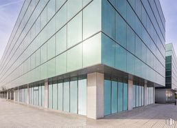 Retail for rent at Edificio Europa I, Avenida Fuencarral, 24, Alcobendas, Madrid, 28108 with daytime, commercial building, composite material, headquarters, glass, engineering, high-rise building, corporate headquarters, daylighting and reflection around