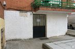 Retail for rent at Calle Cerca Palomar, 1, San Agustín del Guadalix, Madrid, 28750 with door, van, property, tire, wheel, building, road surface, wood, fixture and shade around