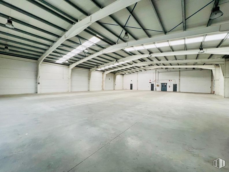 Industrial for sale & for rent at Polígono Industrial Los Olivos, Getafe, Madrid, 28906 with floor, flooring, ceiling, composite material, warehouse, concrete, hall, building material, daylighting and hangar around