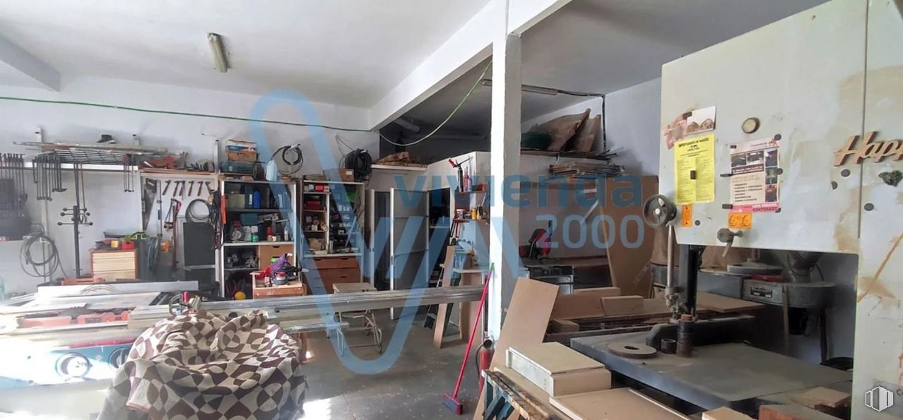 Retail for rent at Carretera Fuente del Toro, El Molar, Madrid, 28710 with picture frame, shelving, shelf, wood, building, automotive design, flooring, retail, engineering and ceiling around