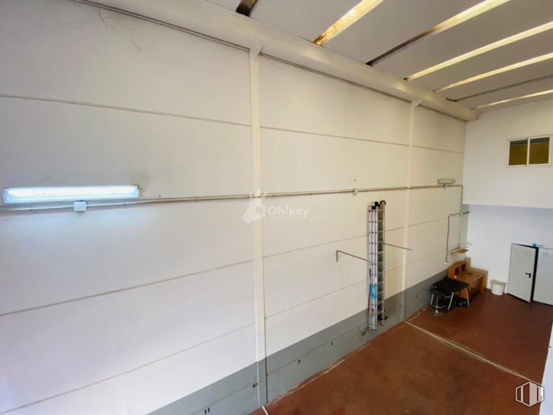 Industrial for sale at Calle Plomo, San Martín de la Vega, Madrid, 28330 with light fixture, lighting, ceiling, flooring, floor, paint and plaster around