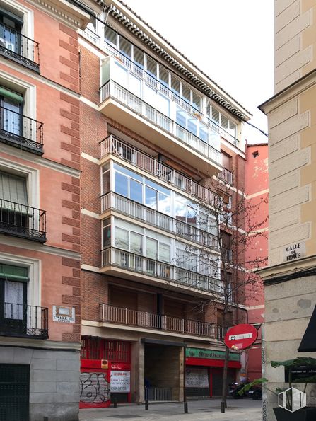 Retail for sale at Calle Espejo, 4, Centro, Madrid, 28013 with building, window, property, architecture, urban design, tower block, condominium, neighbourhood, residential area and material property around