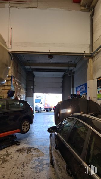 Industrial for sale at Calle Berzosa de Lozoya, Villaverde, Madrid, 28021 with car, tire, wheel, automotive parking light, vehicle, automotive lighting, automotive tail & brake light, motor vehicle, automotive tire and automotive design around