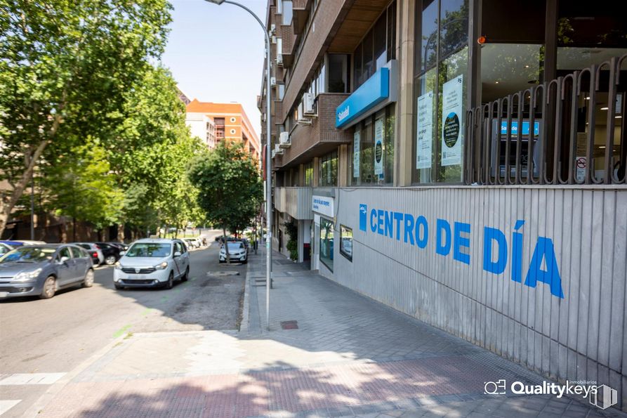 Oficina en venta en Calle Clara del Rey, Chamartín, Madrid, 28002 con coche, edificio, durante el día, propiedad, ventana, rueda, vehículo, neumático, matrícula del vehículo y arquitectura alrededor