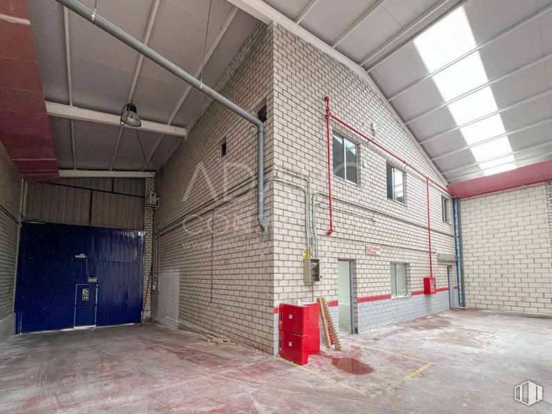 Nave en alquiler en Zona industrial, Coslada, Madrid, 28820 con ventana, edificio, suelos, albañilería, ladrillo, suelo, material compuesto, gas, hall y techo alrededor