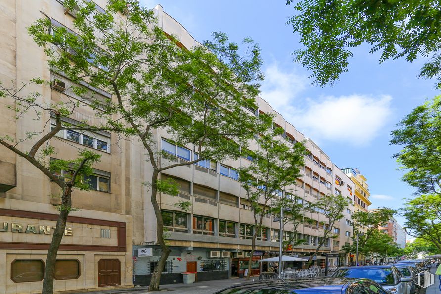 Local en alquiler en Calle López de Hoyos, Salamanca, Madrid, 28006 con ventana, edificio, cielo, nube, planta, rueda, infraestructura, árbol, diseño urbano y neumático alrededor