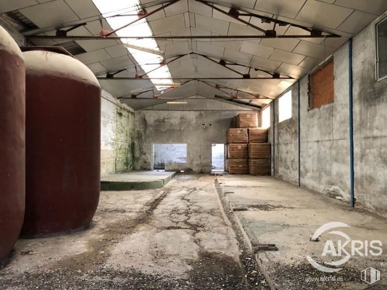 Industrial for sale at Carretera Ocaña, Noblejas, Toledo, 45350 with container, property, wood, building, floor, gas, flooring, tints and shades, door and fixture around