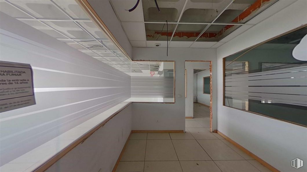 Office for sale at Avenida Democracia, Puente de Vallecas, Madrid, 28031 with building, fixture, wood, interior design, flooring, floor, window, composite material, real estate and ceiling around