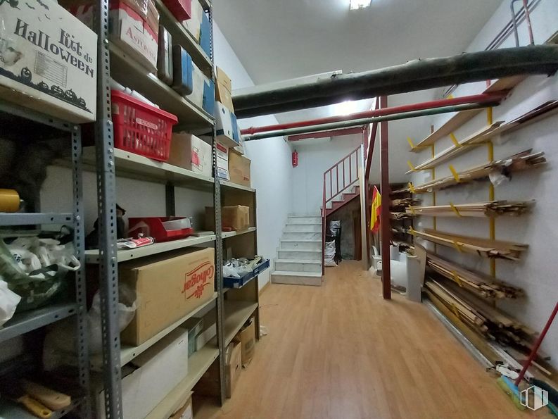 Local en venta en Calle Camino Vinateros, Moratalaz, Madrid, 28030 con productos envasados, estante, edificio, estantería, interiorismo, madera, suelo, publicación, suelos y venta al por menor alrededor