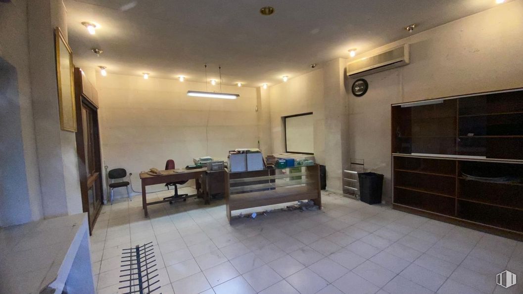 Retail for sale at Calle Cardenal González Mendoza, 3, Guadalajara, 19001 with desk, chair, table, light fixture, flooring, interior design, building, floor, living room and hall around