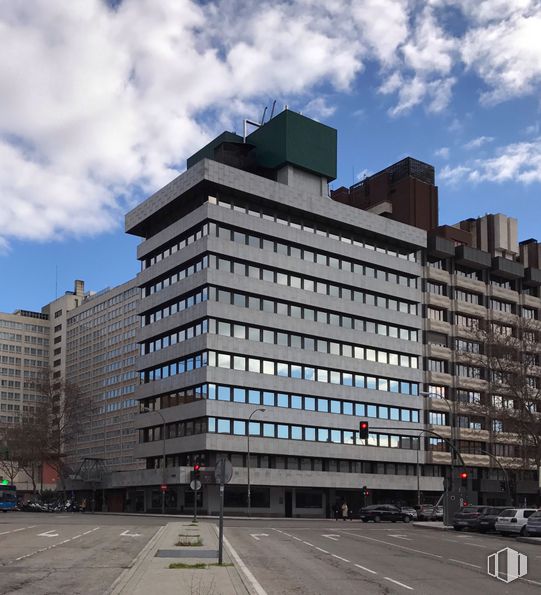 Oficina en alquiler en Calle Orense, 70, Tetuán, Madrid, 28020 con edificio, cielo, tiempo de día, propiedad, ventana, nube, diseño urbano, bloque de pisos, condominio y vecindario alrededor