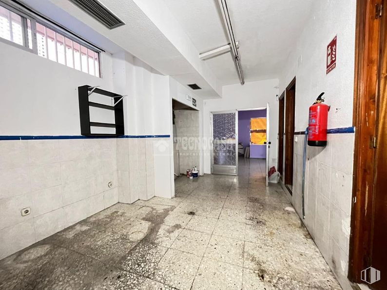 Retail for rent at Centro - Escritores, Leganés, Madrid, 28911 with window, floor, flooring, composite material, concrete, building material, steel and aluminium around