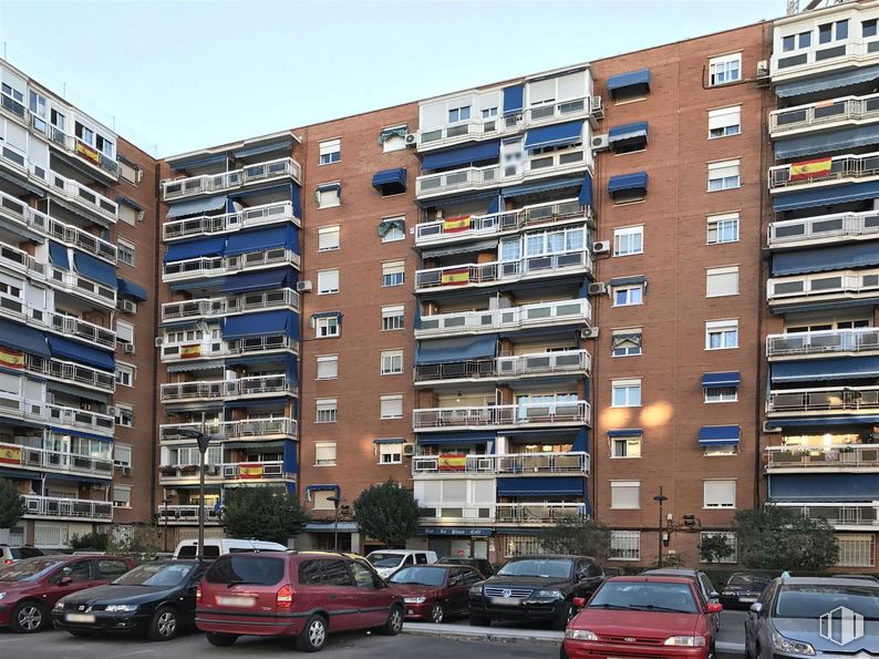 Local en venta en Plaza del Peñón, Alcorcón, Madrid, 28923 con coche, edificio, vehículo, luz de estacionamiento, rueda, neumático, cielo, ventana, arquitectura y diseño urbano alrededor