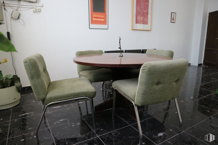 Oficina en alquiler en Calle Urano, 21, Móstoles, Madrid, 28936 con silla, mesa, mueble, edificio, casa, madera, diseño de interiores, suelo, piso y madera dura alrededor