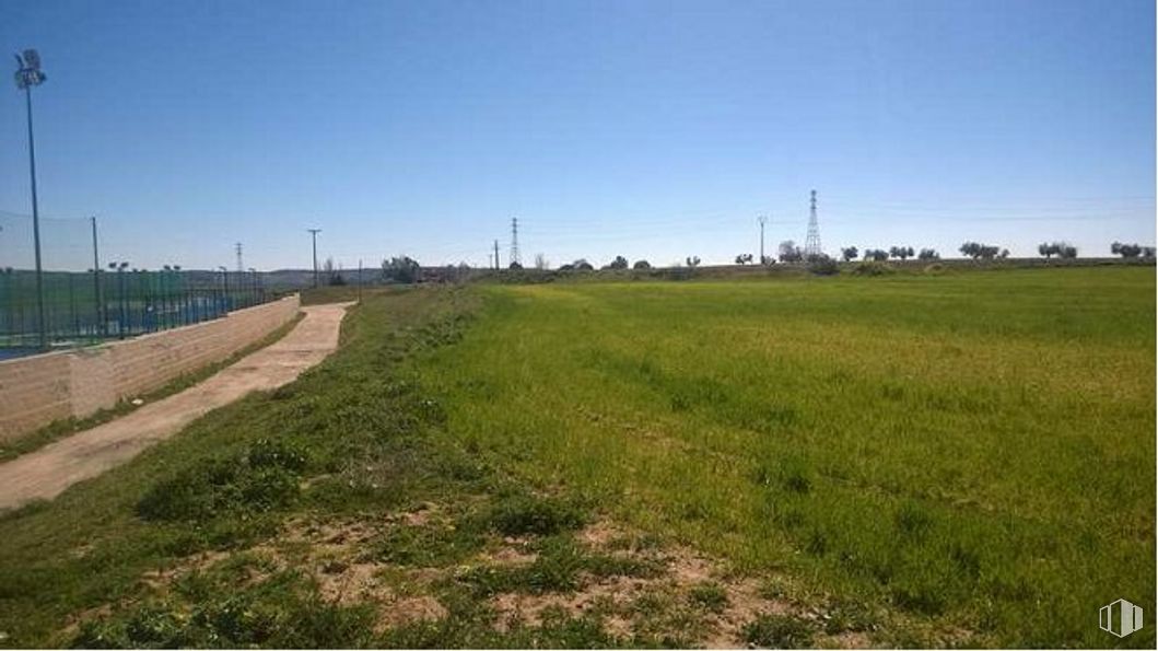 Suelo en venta en Polígono 17 Parcela 120, Torrejón de Velasco, Madrid, 28990 con luz de la calle, cielo, planta, nube, paisaje natural, terreno, árbol, pastizal, hierba y llanura alrededor