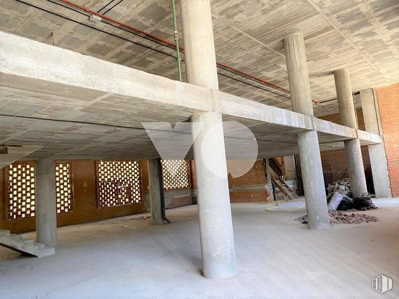 Retail for sale at Calle Alfonso Gómez, 17, San Blas - Canillejas, Madrid, 28037 with wood, shade, beam, floor, flooring, composite material, ceiling, hall, concrete and column around