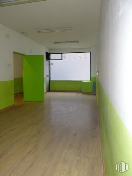 Local en venta en Calle Villaverde, 28, Getafe, Madrid, 28902 con propiedad, edificio, accesorio, pasillo, madera, piso, suelo, pintura, madera y arte alrededor