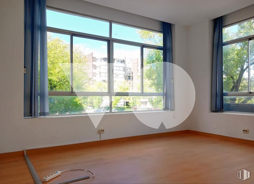 Office for sale at Carretera Canillas, Hortaleza, Madrid, 28043 with window, flooring, floor, interior design, apartment, glass, ceiling, home, room and wood flooring around