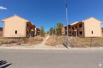 Land for sale at Calle Juan Carlos II, 42, Las Ventas de Retamosa, Toledo, 45183 with house, sky, building, plant, window, land lot, road surface, asphalt, tree and neighbourhood around