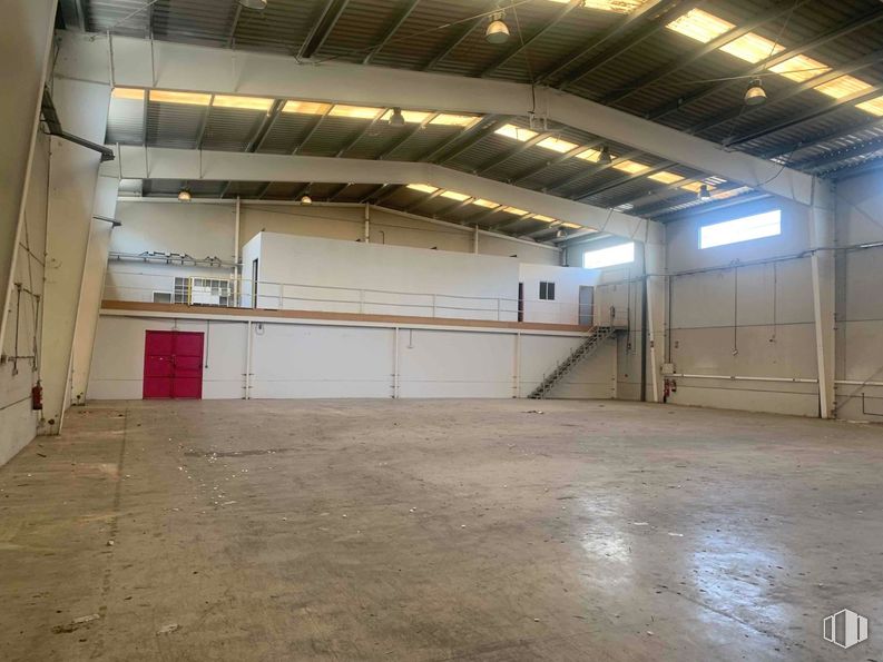 Industrial for rent at Zona industrial Alcalá de Henares, Alcalá de Henares, Madrid, 28806 with door, flooring, floor, ceiling, composite material, hall, building material, concrete, warehouse and shade around