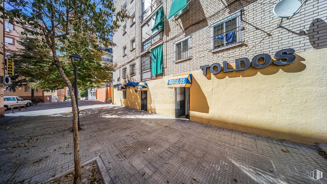 Local en alquiler en Calle Guipúzcoa, Alcorcón, Madrid, 28921 con ventana, edificio, superficie de la carretera, cielo, árbol, diseño urbano, asfalto, carretera, fachada y ciudad alrededor