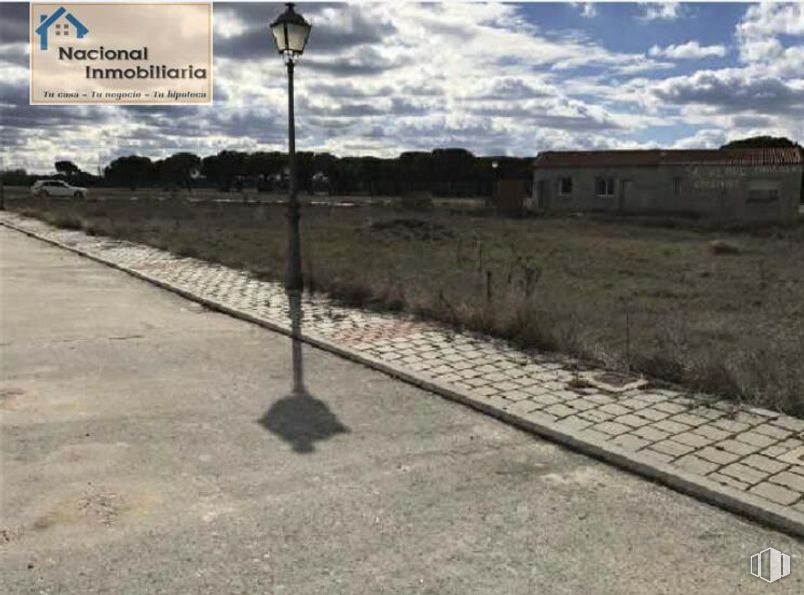 Suelo en venta en Calle Las Suertes, Remondo, Segovia, 40216 con casa, nube, cielo, lote de terreno, asfalto, superficie de la carretera, luz de la calle, hierba, llano y paisaje alrededor