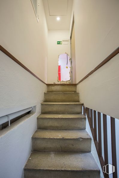 Local en alquiler y venta en Calle Embajadores, Arganzuela, Madrid, 28045 con equipaje y bolsos, accesorio, madera, escaleras, piso, simetría, pavimentos, tintes y sombras, material compuesto y techo alrededor