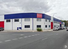 Industrial for rent at Zona industrial, Coslada, Madrid, 28820 with building, cloud, sky, wheel, land vehicle, tire, automotive parking light, automotive tire, window and motor vehicle around