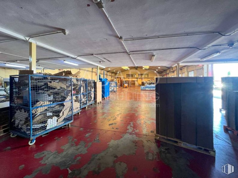 Industrial for sale at Calle Bell, Getafe, Madrid, 28906 with furniture, flooring, floor, ceiling, lighting, composite material, metal, hall, fluorescent lamp and engineering around