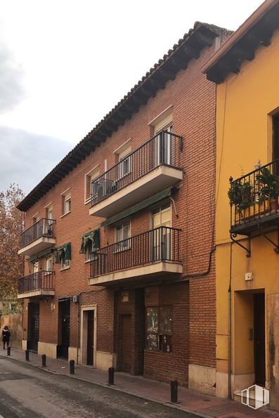 Local en venta en Calle Empecinado, 8, Alcalá de Henares, Madrid, 28801 con casa, ventana, marrón, cielo, nube, edificio, madera, puerta, diseño urbano y barrio alrededor