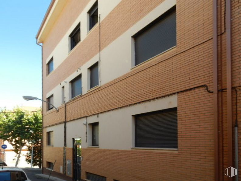 Local en venta en Calle Nuestra Señora de las Nieves, Toledo, 45006 con ventana, persiana de la ventana, edificio, cielo, diseño urbano, barrio, vehículo, propiedad material, accesorio y zona residencial alrededor