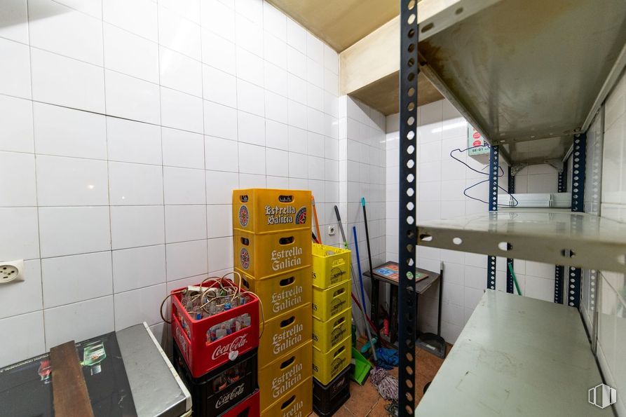 Retail for sale at Zona Pacífico, Retiro, Madrid, 28007 with building, floor, flooring, engineering, gas, fixture, machine, box, room and office supplies around