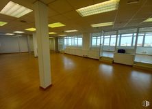 Office for rent at Glorieta Cuatro Caminos, Tetuán, Madrid, 28020 with light fixture, window, lighting, flooring, floor, wood, ceiling, wood flooring, interior design and hall around