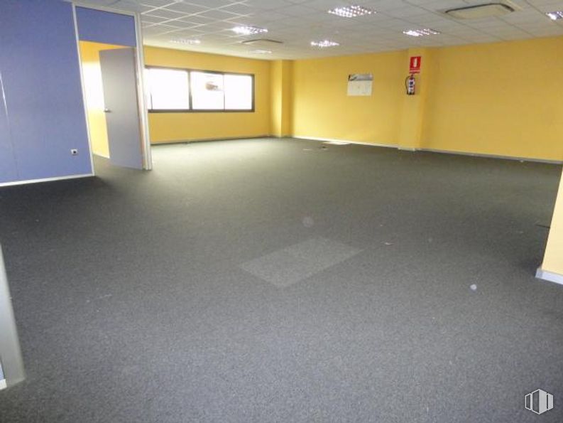 Oficina en venta en Zona industrial, Alcobendas, Madrid, 28100 con ventana, mediante, accesorio, madera, superficie de la carretera, piso, asfalto, suelo, entrada, madera dura y estacionamiento alrededor