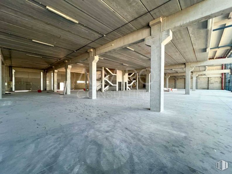 Industrial for rent at Calle Francisco Alonso, Alcalá de Henares, Madrid, 28806 with lighting, light fixture, floor, flooring, ceiling, column, composite material, beam, concrete and hall around