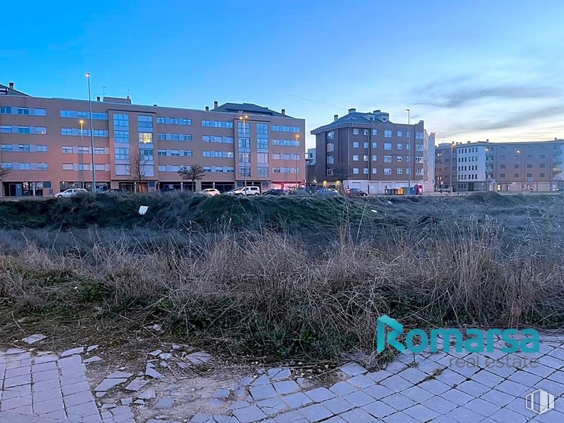 Land for sale at Avenida Derechos Humanos, Ávila, 05003 with building, plant, sky, cloud, azure, blue, window, tower block, architecture and urban design around