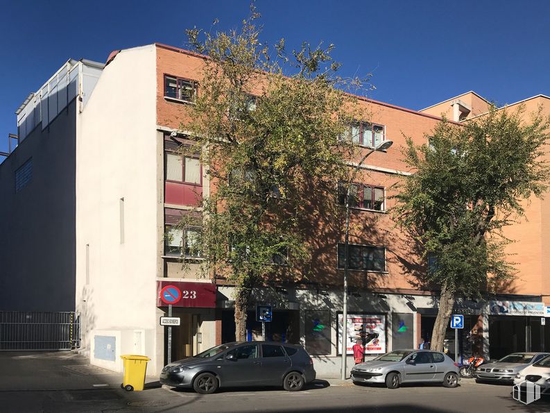 Oficina en alquiler y venta en Calle Julián Camarillo, 23, San Blas - Canillejas, Madrid, 28037 con ventana, edificio, tiempo de día, propiedad, planta, árbol, arquitectura, accesorio, diseño urbano y vecindario alrededor