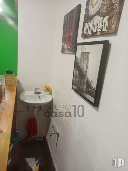 Local en venta en Calle Cataluña, Getafe, Madrid, 28903 con marco, fregadero, grifo, lavabo, accesorios de fontanería, interiorismo, cuarto de baño, pared, pintura y arte alrededor