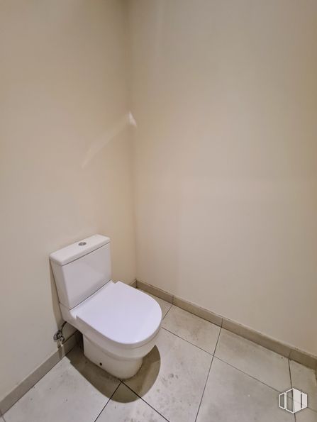 Local en alquiler en Calle Cáceres, 28, Alcorcón, Madrid, 28921 con inodoro, asiento de inodoro, baño, madera, pavimento, fontanería, madera, accesorio de plomería, tintes y sombras y casa alrededor