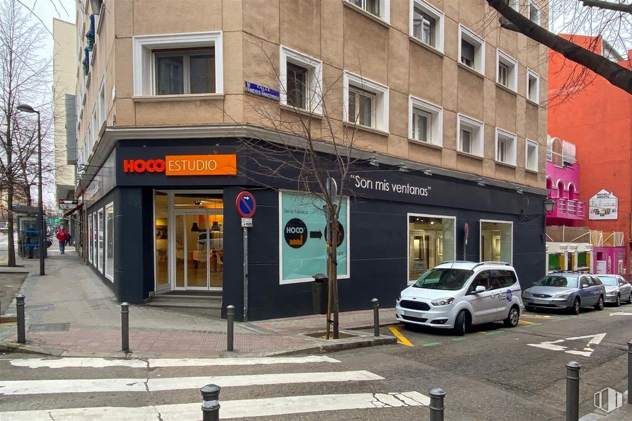 Retail for sale at Zona Guindalera, Salamanca, Madrid, 28028 with car, window, property, building, wheel, tire, vehicle, infrastructure, architecture and road surface around