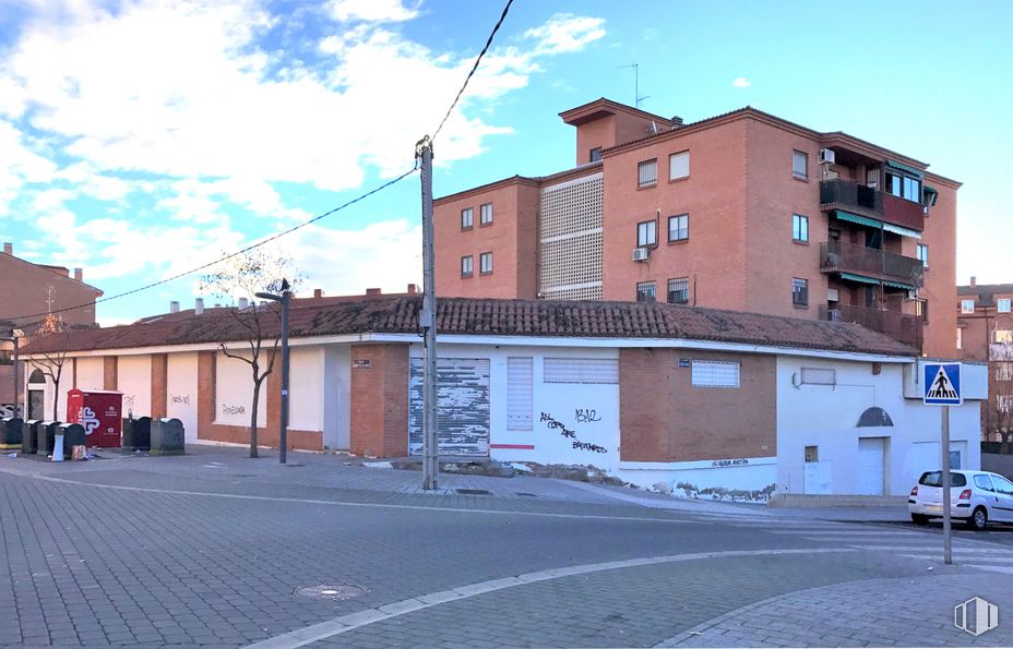 Local en alquiler y venta en Calle Libertad, 9, Azuqueca de Henares, Guadalajara, 19200 con coche, casa, edificio, cielo, nube, día, propiedad, ventana, infraestructura y superficie de carretera alrededor