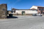 Land for sale at Zona Centro, Cardeñosa, Ávila, 05320 with car, building, sky, property, window, road surface, asphalt, house, street light and tire around