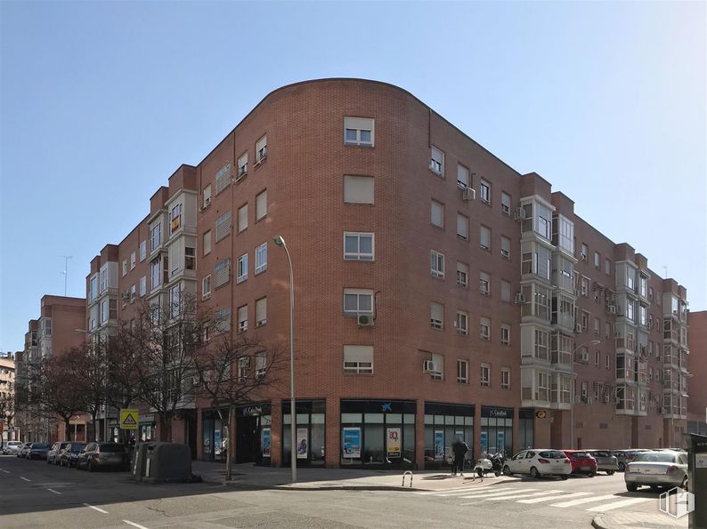 Retail for sale at Calle Naves, Arganzuela, Madrid, 28005 with building, sky, daytime, property, window, tower block, architecture, urban design, street light and condominium around