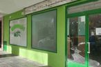 Retail for rent at Zona Reyes Católicos, Alcalá de Henares, Madrid, 28802 with picture frame, door, building, green, interior design, shade, grass, facade, glass and urban design around