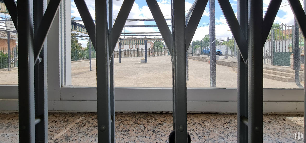 Retail for sale & for rent at Zona Río Alberche, Hormigos, Toledo, 45919 with building, sky, shade, window, fixture, wood, tree, public space, material property and real estate around